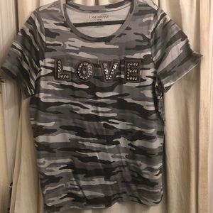 Cami Love sparkling T-shirt